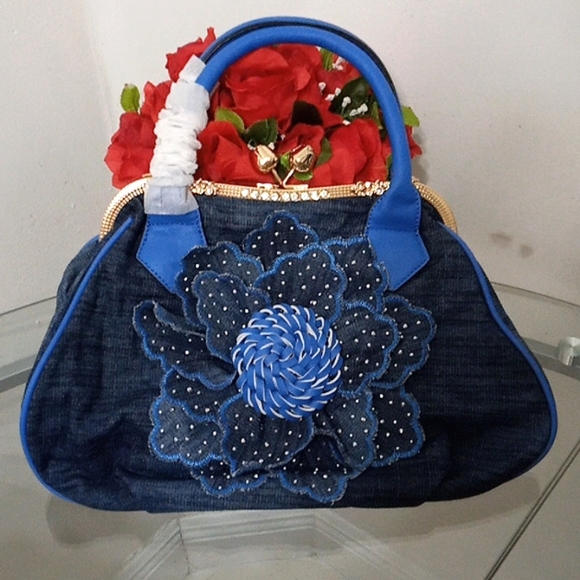 NWT🎁FREE GIFT INCLUDED🎁 Brand New Rhinestones Crystals Denim Shoulder Handbag - Picture 4 of 16